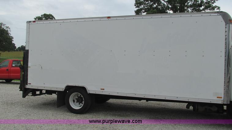 image for item J8535 1995 International 4700LPX box van