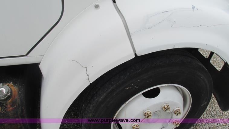 image for item J8535 1995 International 4700LPX box van