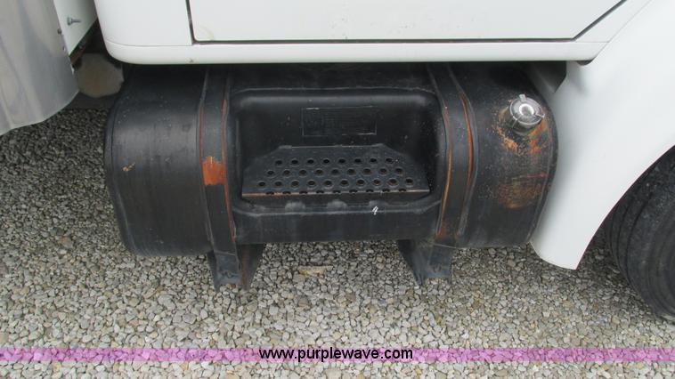 image for item J8535 1995 International 4700LPX box van