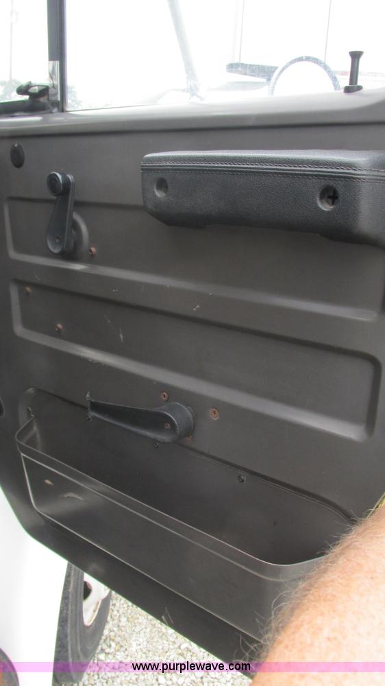 image for item J8535 1995 International 4700LPX box van