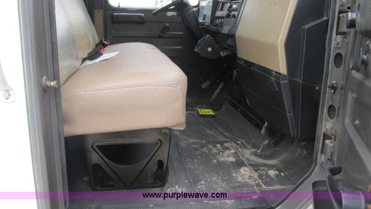 image for item J8535 1995 International 4700LPX box van