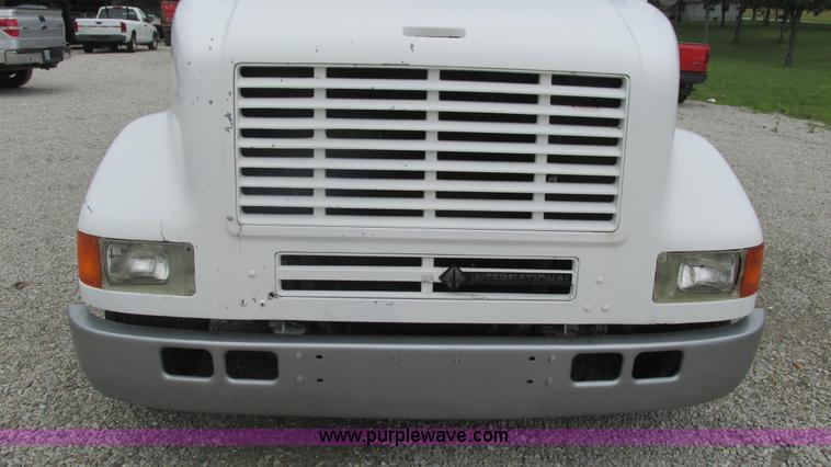 image for item J8535 1995 International 4700LPX box van