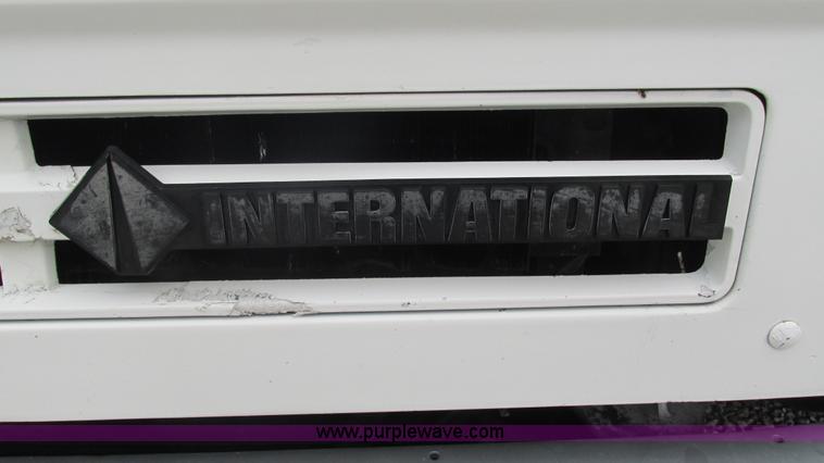 image for item J8535 1995 International 4700LPX box van