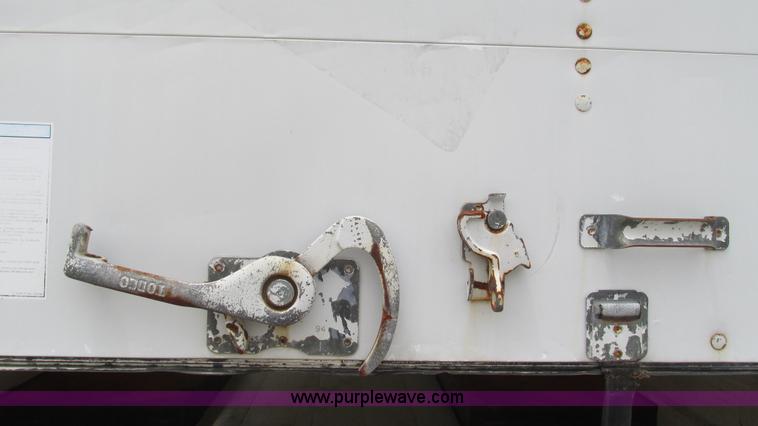 image for item J8535 1995 International 4700LPX box van