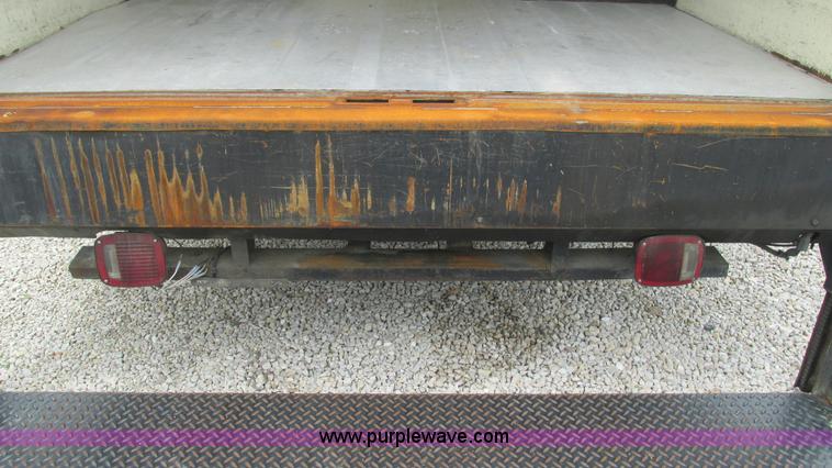 image for item J8535 1995 International 4700LPX box van