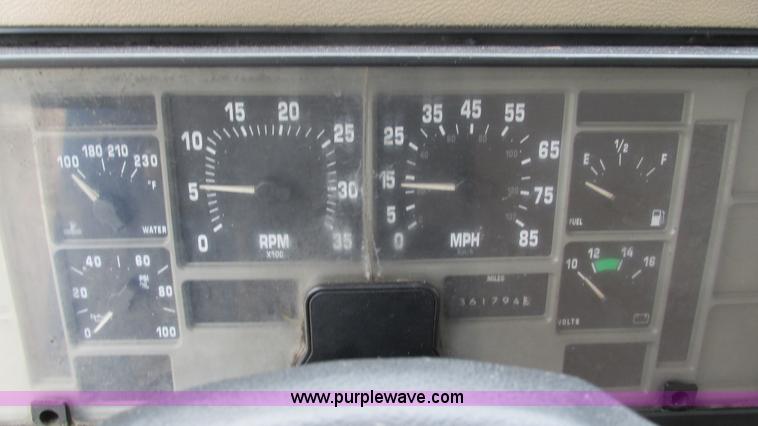 image for item J8535 1995 International 4700LPX box van