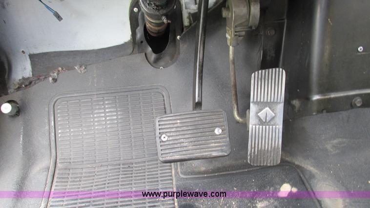 image for item J8535 1995 International 4700LPX box van