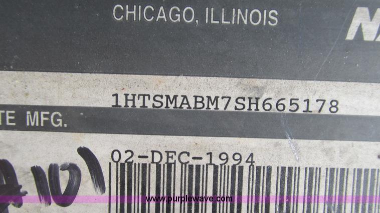 image for item J8535 1995 International 4700LPX box van