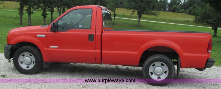 image for item J8536 2006 Ford F250 Super Duty XL pickup truck