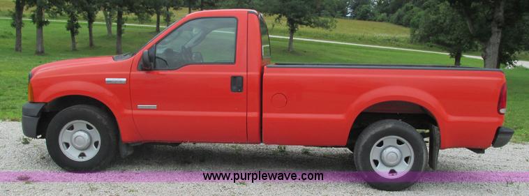 image for item J8536 2006 Ford F250 Super Duty XL pickup truck