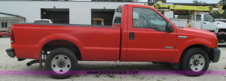 image for item J8536 2006 Ford F250 Super Duty XL pickup truck
