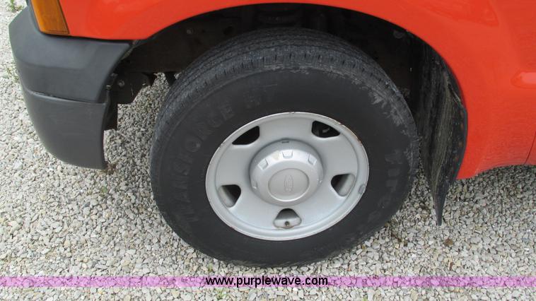 image for item J8536 2006 Ford F250 Super Duty XL pickup truck