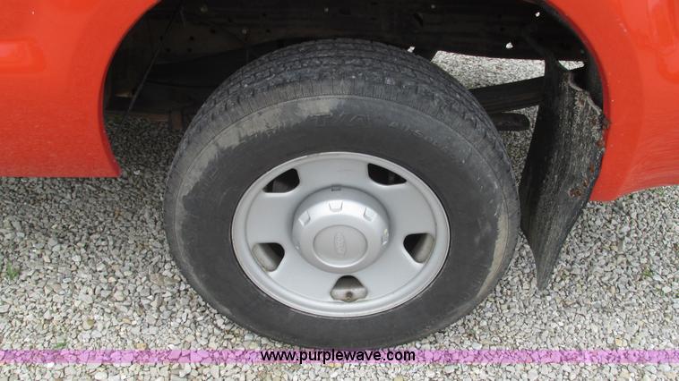 image for item J8536 2006 Ford F250 Super Duty XL pickup truck