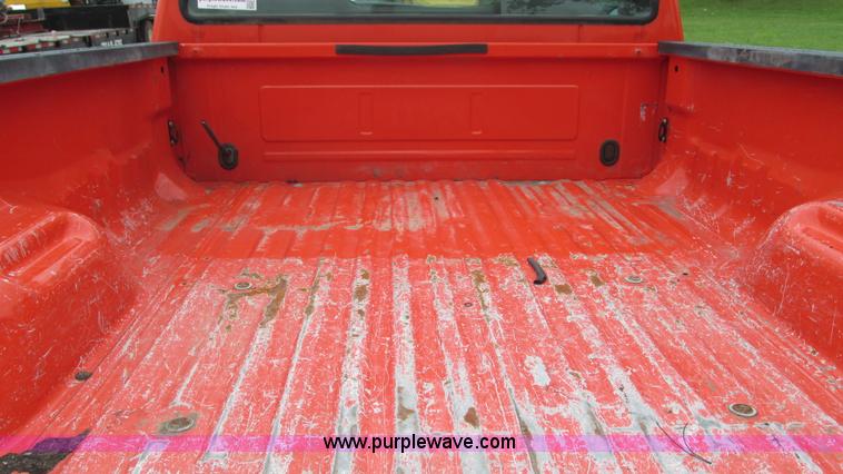 image for item J8536 2006 Ford F250 Super Duty XL pickup truck