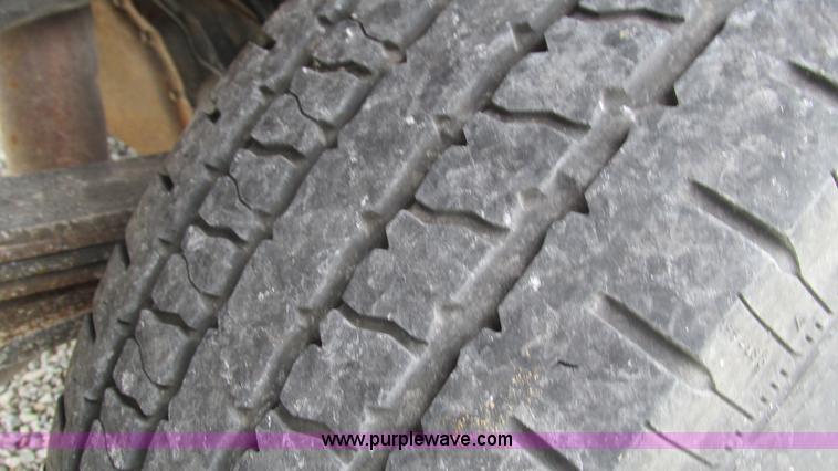 image for item J8536 2006 Ford F250 Super Duty XL pickup truck