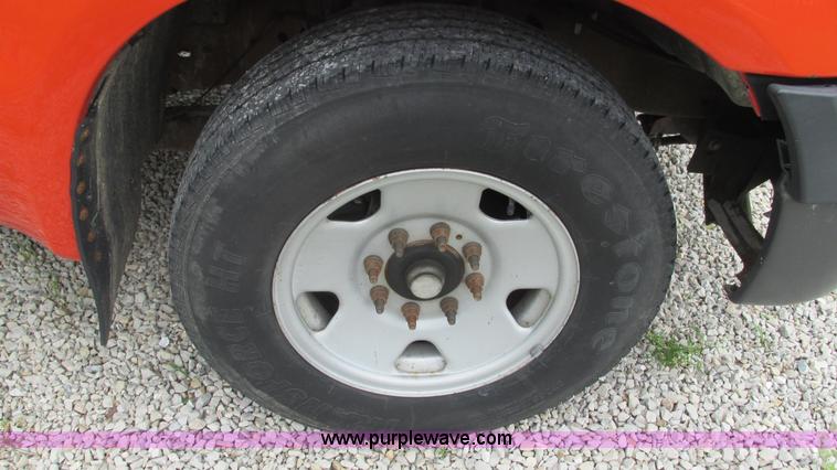 image for item J8536 2006 Ford F250 Super Duty XL pickup truck