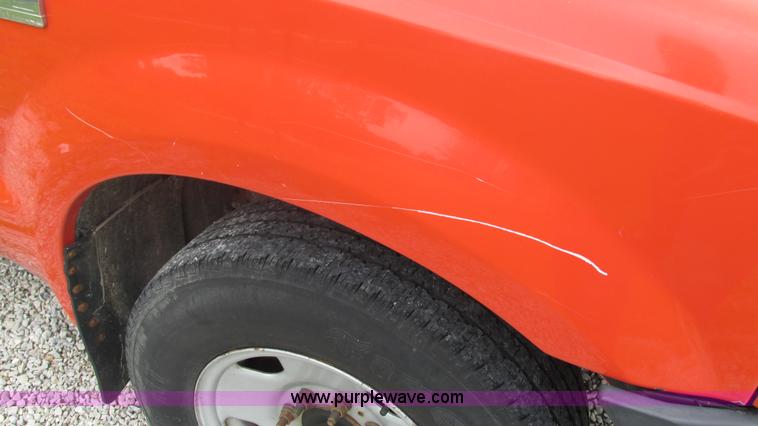 image for item J8536 2006 Ford F250 Super Duty XL pickup truck