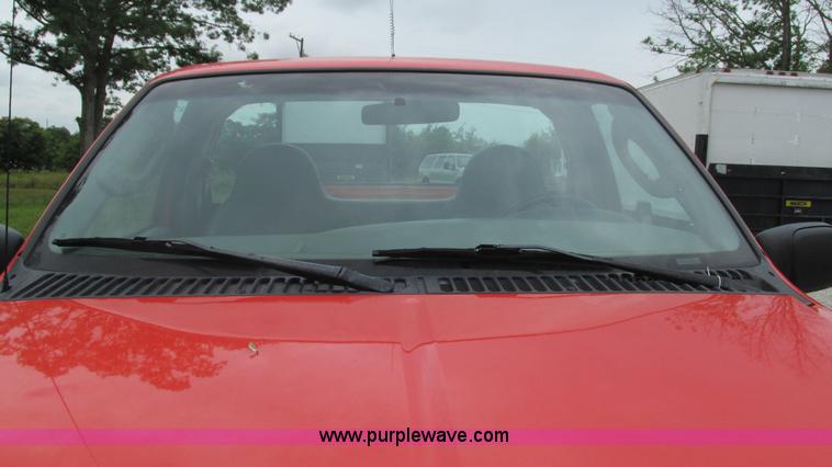 image for item J8536 2006 Ford F250 Super Duty XL pickup truck