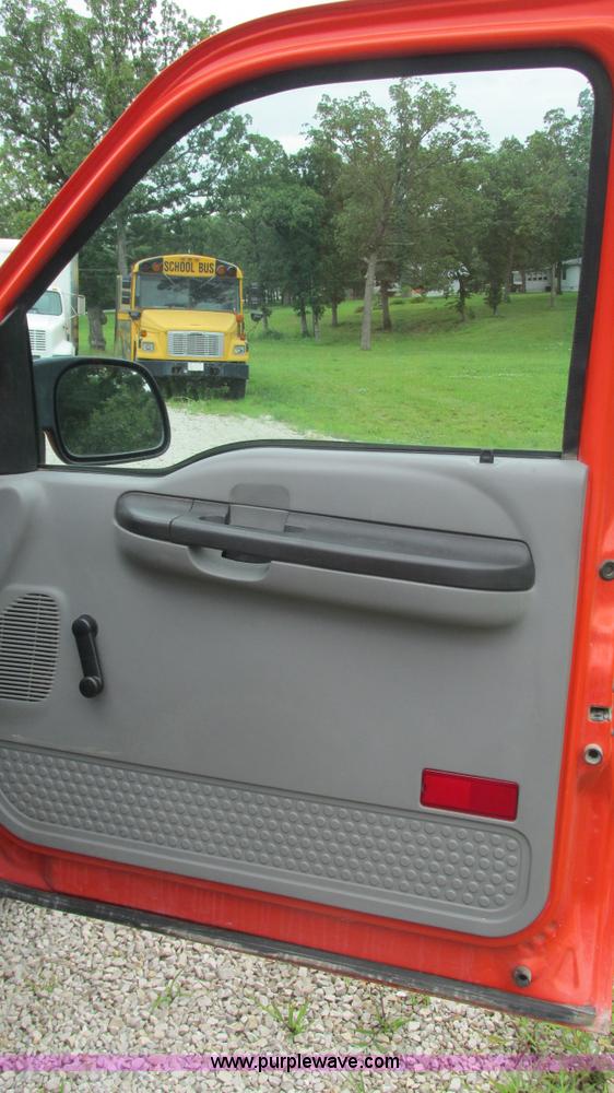 image for item J8536 2006 Ford F250 Super Duty XL pickup truck