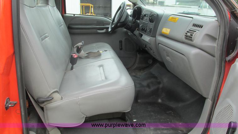 image for item J8536 2006 Ford F250 Super Duty XL pickup truck