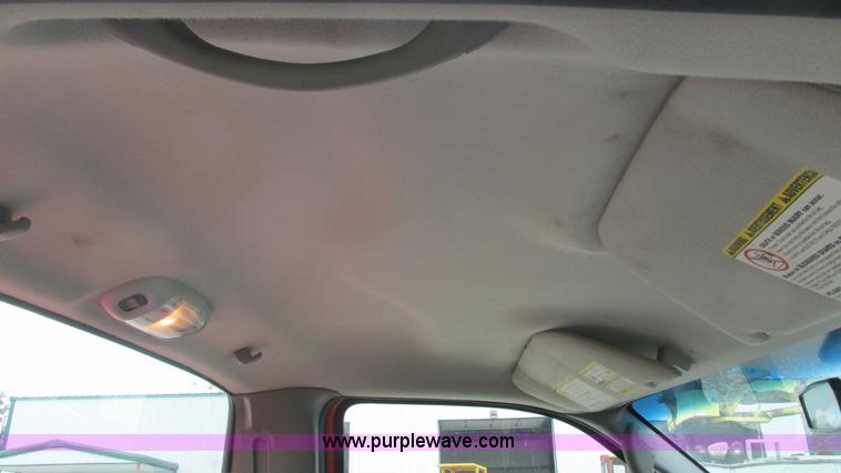 image for item J8536 2006 Ford F250 Super Duty XL pickup truck