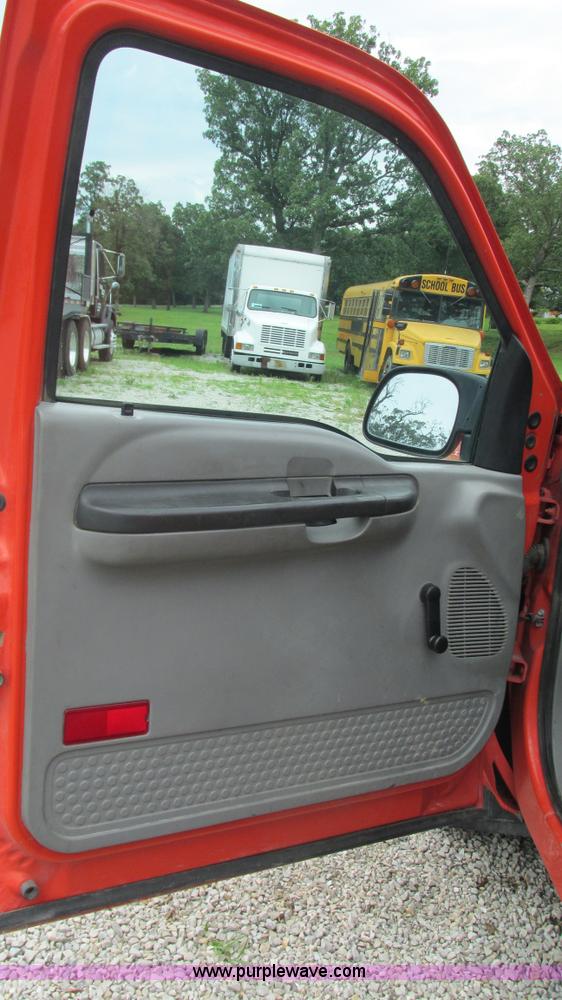 image for item J8536 2006 Ford F250 Super Duty XL pickup truck