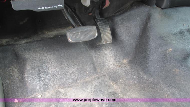 image for item J8536 2006 Ford F250 Super Duty XL pickup truck