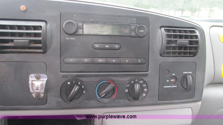 image for item J8536 2006 Ford F250 Super Duty XL pickup truck