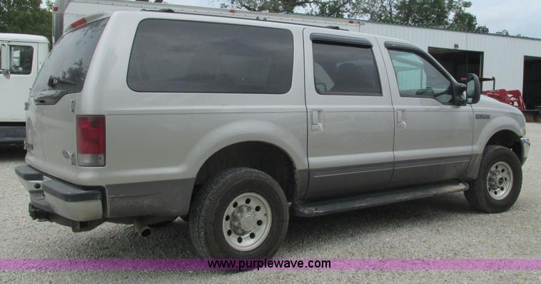 image for item J8537 2002 Ford Excursion XLT SUV
