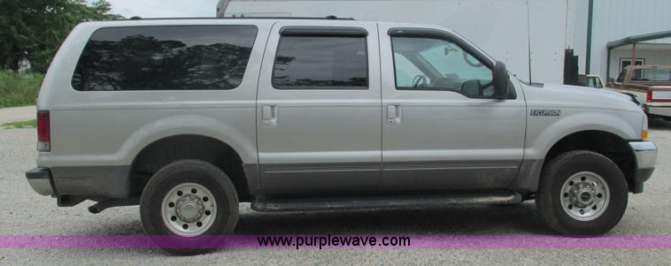 image for item J8537 2002 Ford Excursion XLT SUV
