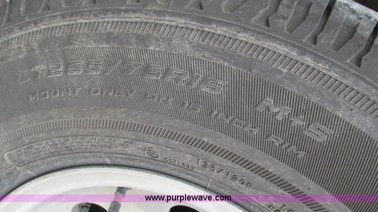 image for item J8537 2002 Ford Excursion XLT SUV