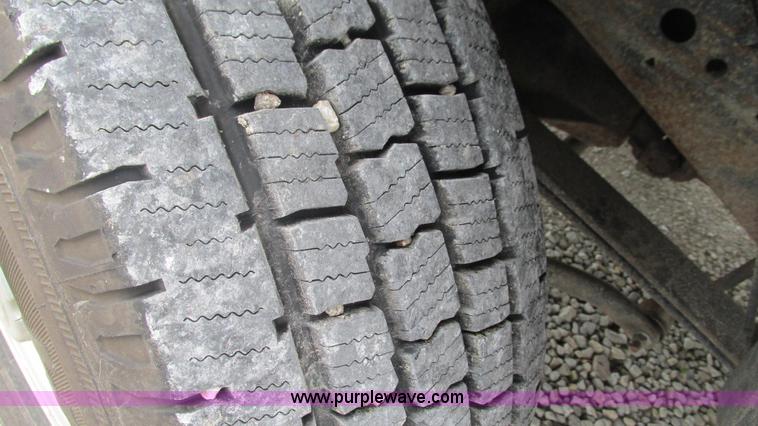 image for item J8537 2002 Ford Excursion XLT SUV