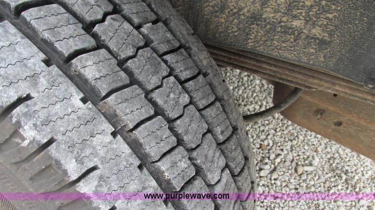 image for item J8537 2002 Ford Excursion XLT SUV