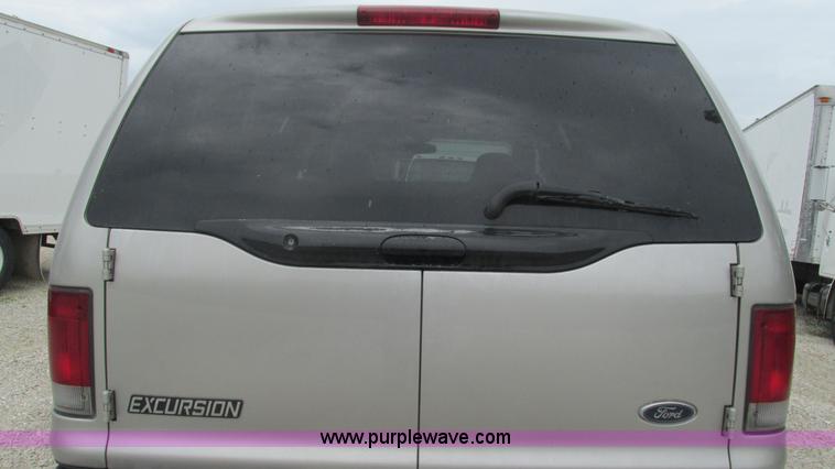 image for item J8537 2002 Ford Excursion XLT SUV