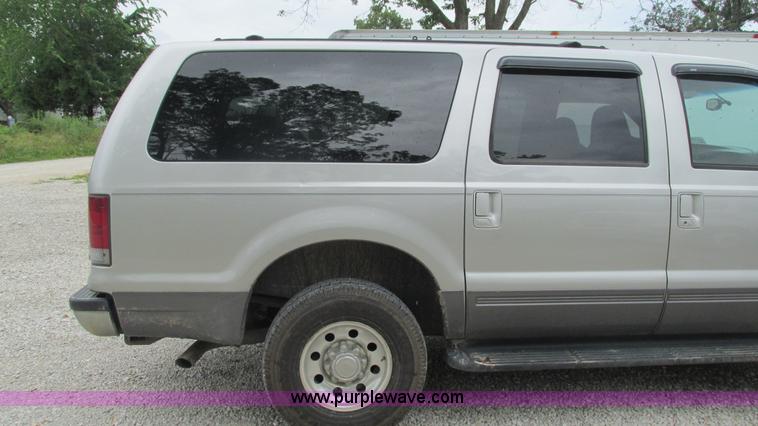 image for item J8537 2002 Ford Excursion XLT SUV