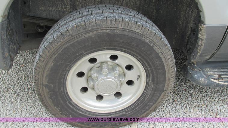 image for item J8537 2002 Ford Excursion XLT SUV