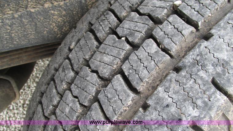 image for item J8537 2002 Ford Excursion XLT SUV