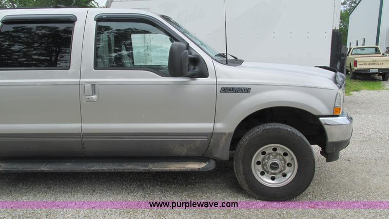 image for item J8537 2002 Ford Excursion XLT SUV