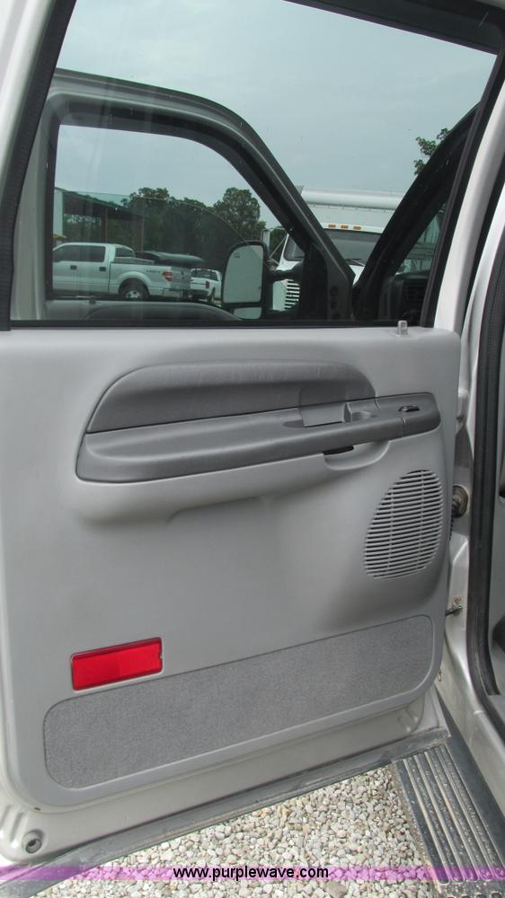 image for item J8537 2002 Ford Excursion XLT SUV