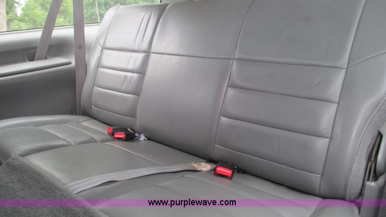 image for item J8537 2002 Ford Excursion XLT SUV