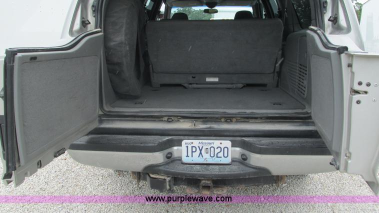 image for item J8537 2002 Ford Excursion XLT SUV