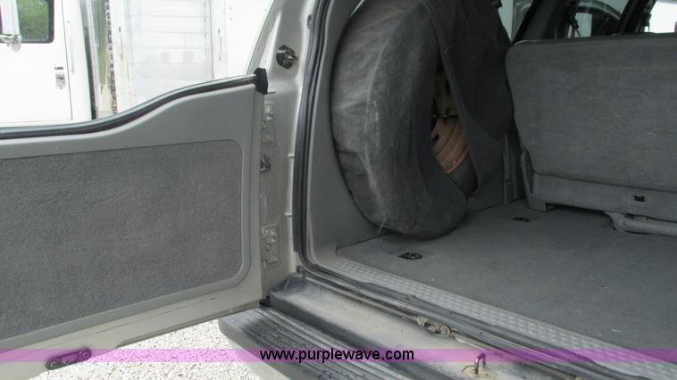 image for item J8537 2002 Ford Excursion XLT SUV
