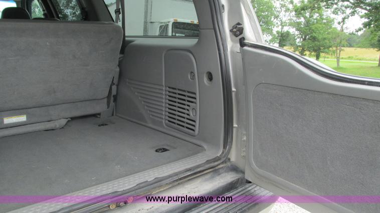 image for item J8537 2002 Ford Excursion XLT SUV