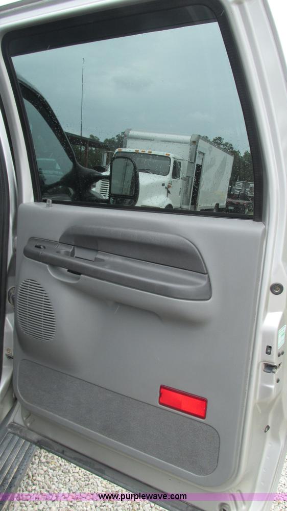image for item J8537 2002 Ford Excursion XLT SUV