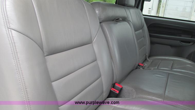 image for item J8537 2002 Ford Excursion XLT SUV