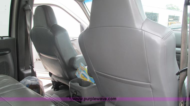 image for item J8537 2002 Ford Excursion XLT SUV