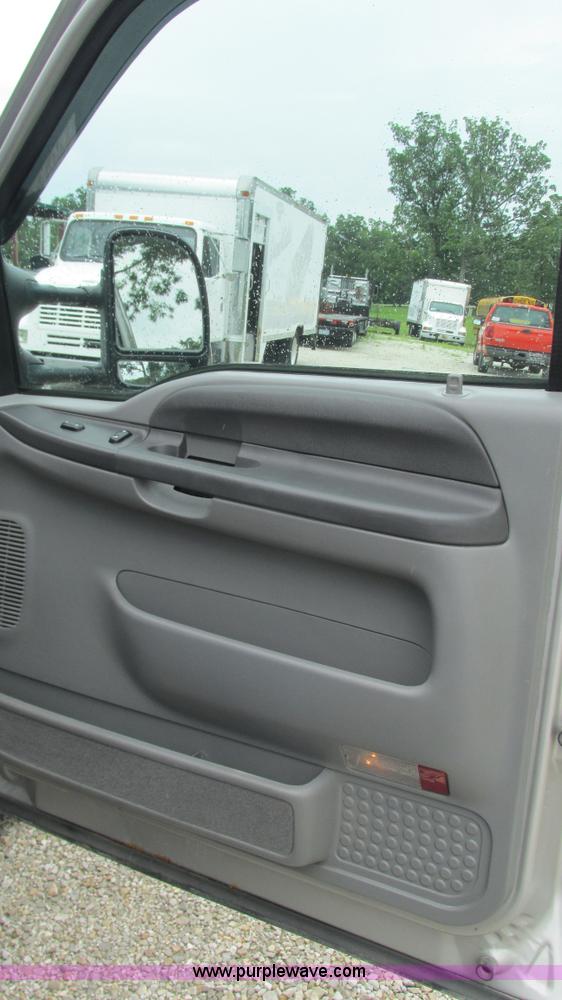 image for item J8537 2002 Ford Excursion XLT SUV