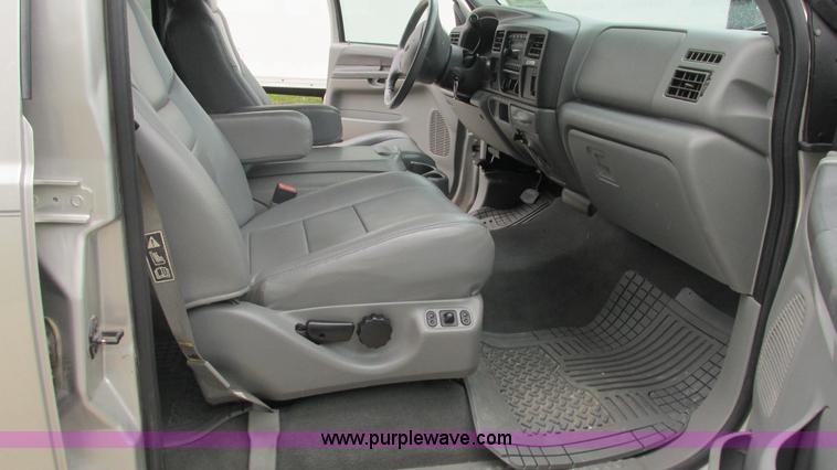 image for item J8537 2002 Ford Excursion XLT SUV