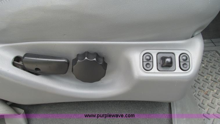 image for item J8537 2002 Ford Excursion XLT SUV