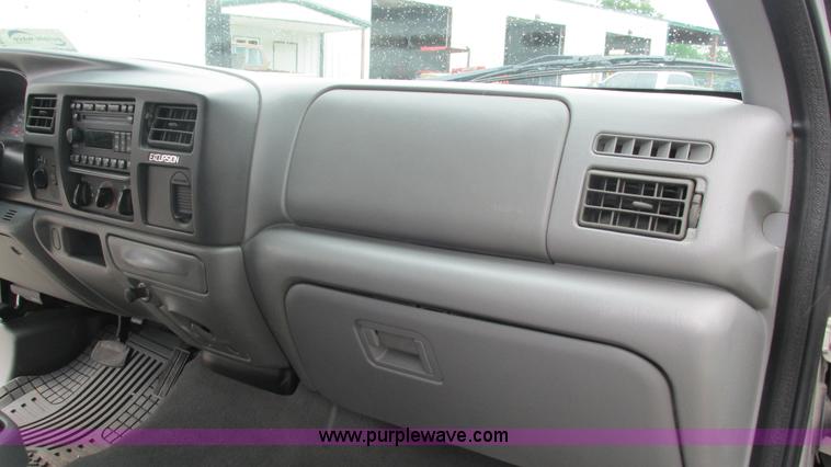 image for item J8537 2002 Ford Excursion XLT SUV